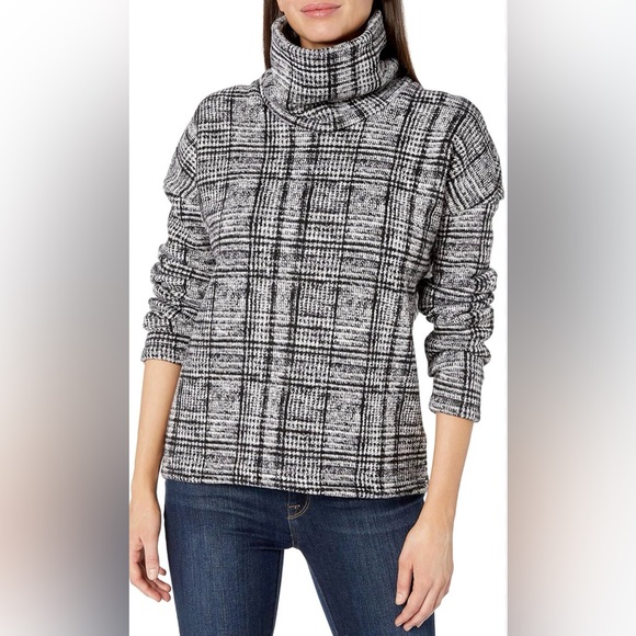 Columbia Sweaters - Columbia Black and Gray Plaid Turtleneck Sweater Pre-owned Warm